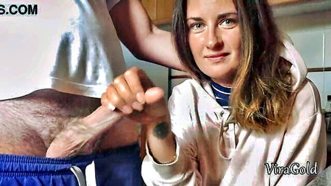 Camilla Moon gives steamy homemade handjob and hot cumshot