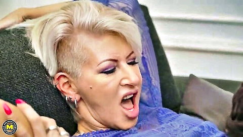 Blonde mature woman in purple lingerie screaming in ecstasy during squirting lesson