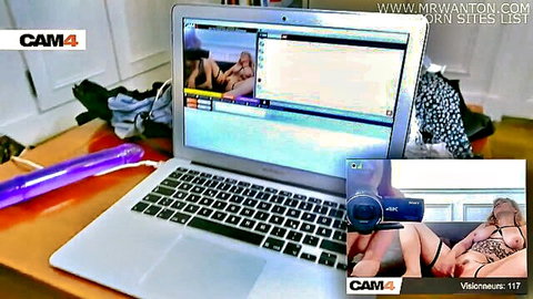 Mya in naughty lesbian fuck session with Flora on CAM4