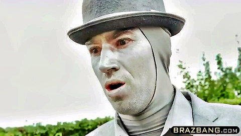 Living statue in white makeup copulates schlong-hungry floozy with massive penis