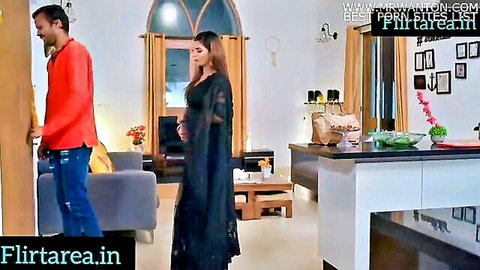 Indian woman in black saree seduces delivery boy at home