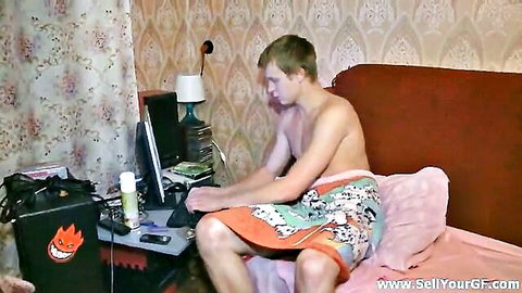 Fleur Himera double oral service with shirtless young man on bed