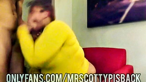 Curvy Vegas woman in yellow sweater sucking dick, amateur OnlyFans style