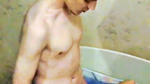 Muscular 19yo guy naked in tub joining mature couple amateur threesome
