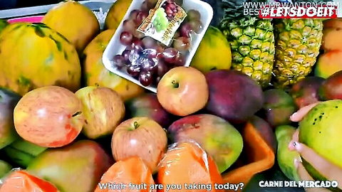Colombian hottie at fruit market for steamy pickup and facial finish