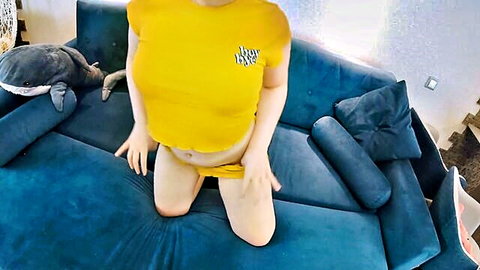 Curvy blonde MILF in tight yellow crop top kneeling teasingly