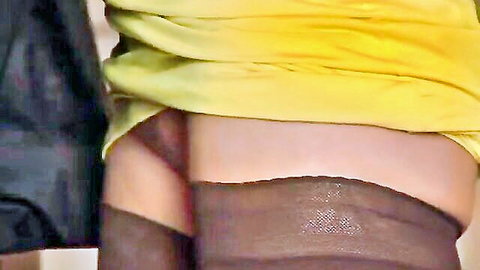 Asian babe in yellow top and brown stockings exposes wet pussy for stretching