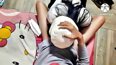 Asian delivery customer spreads legs for rider in teasing pose, amateur style