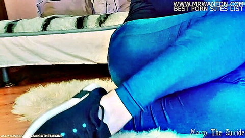 Sam in blue leggings spreads legs for vibrator masturbation and squirting