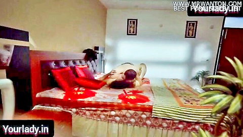 Indian bhabhi fucked missionary by lover on bed