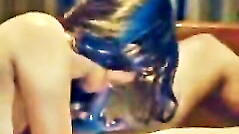 Desi babe with blue hair fingering herself in tub