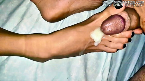 Giorgiafeet's double footjob with cumshot while fucked by bulls