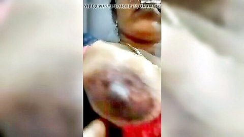 Coimbatore Tamil married wife exposes big boobs in amateur tease video