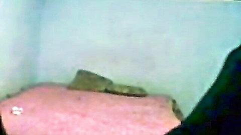 Chubby Egyptian girl with big ass prepares to ride in amateur scene