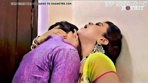 Passionate Indian bhabhi in saree kissed on neck by lover