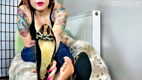 Amy Wynters' stinky flats and sweaty feet in femdom JOI POV