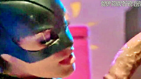 Catwoman masked babe giving blowjob in Dark Knight porn parody