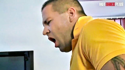 Muscular guy in yellow shirt passionately moaning during hot babe Tinder date fuck