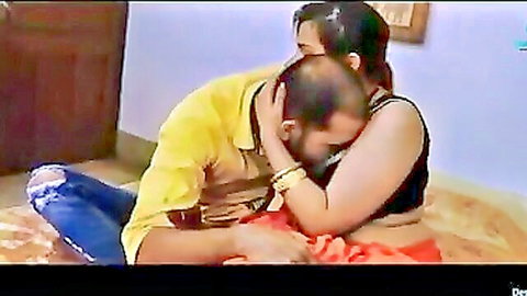 Amateur Indian boss wife embraces lover intimately on bed