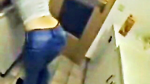 Curvy amateur babe in tight jeans bending over, showing juicy ass