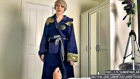 Samantha Flair in sexy robe, teasing foot pose for stepdad fantasy