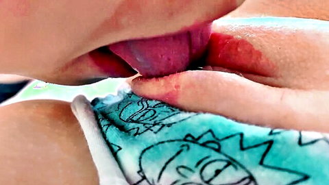 Close-up tongue licking wet pussy in stepdaughter creampie video