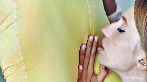 Aislin seduces Anna Di with steamy lesbian kiss on breasts