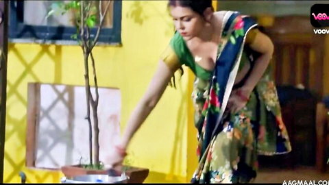 Big tit Indian babe Khuli Kidiki in steamy saree cleavage scene, Voovi web series
