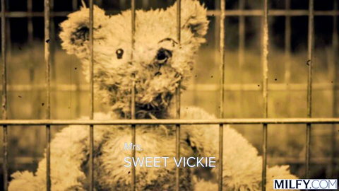 Mr. Sweet Vickie caged teddy bear in vintage style for MILF uniform 4K video