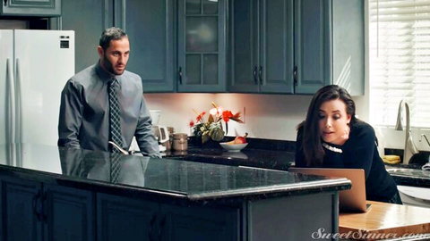 Jessa Rhodes in tense boss encounter at kitchen counter