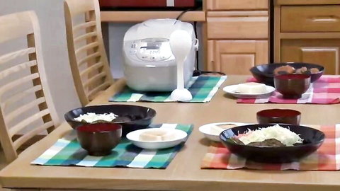 Emiri Suzuhara in Japanese kitchen meal setup session
