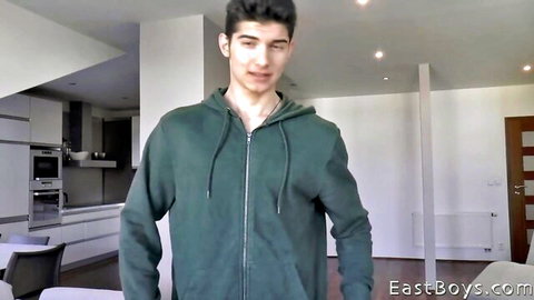 Jared Shaw in green hoodie, muscular guy in Prague casting
