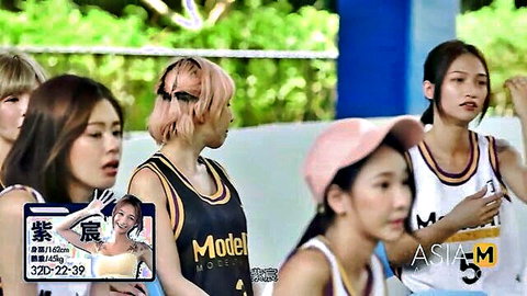Asian models Su Qing Ge and Bai Si Yin in sexy sports jerseys at Girls Carnival EP1 trailer