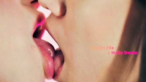 Evelin Elle and Molly Devon intense tongue kiss in steamy threesome