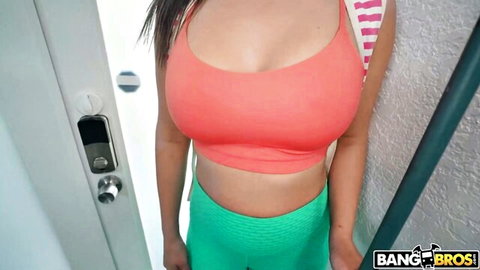 Alina Angel big tits in orange bra, curvy ass in green leggings at door