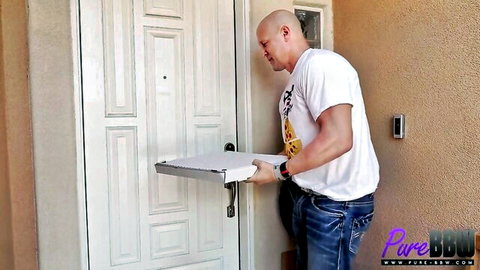 Bald muscular pizza delivery guy at door for BBW Amanda's sensual encounter