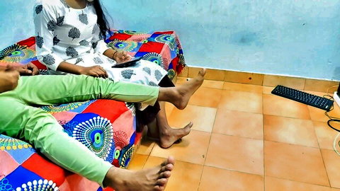 Desi stepmom and sister in white kurta and green pants barefoot on bed with brother, Indian taboo hook-up