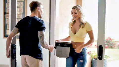 Ella Reese blonde in yellow crop top and jeans receives bag at door