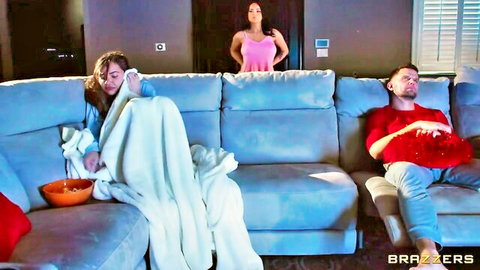 Ana Violet teases sleeping Vince Karter with friend during steamy movie night