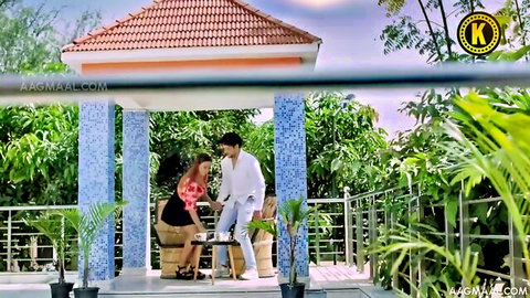 Indian hottie in red top teases with steamy outdoor touch