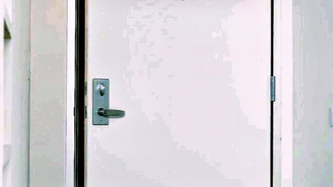 Aria's sharing adventure: mysterious locked door tease