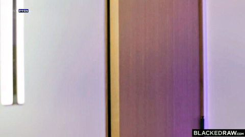 Beverly Hills enters luxurious room for raw interracial with Isiah Maxwell