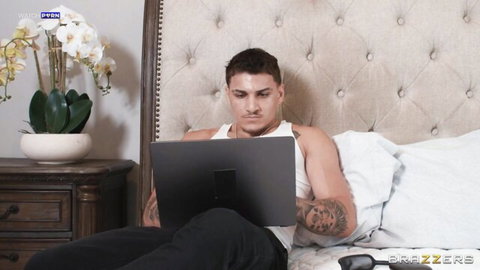 Luna Star's ex-boyfriend on laptop in bedroom before hard fuck - Brazzers