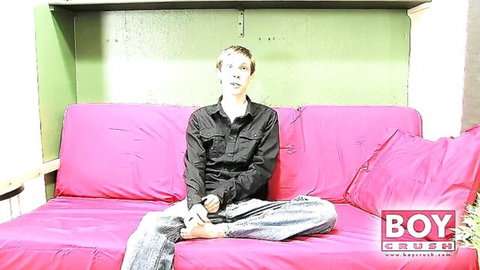 Derick Jett in steamy solo handjob, slim twink on couch, amateur gay video