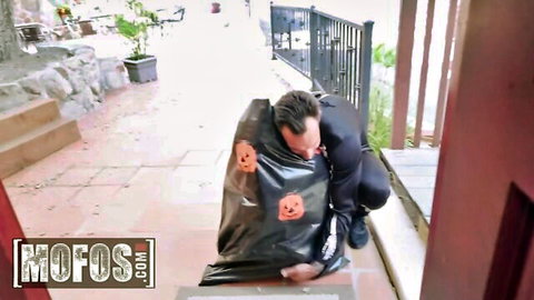 Selena Stone's Halloween surprise with Alex Legend at doorstep