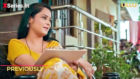 Desi MILF in yellow saree holds tablet in Kissa Telugu Episode 4
