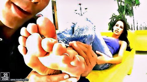 Kortney Kane's bare feet worshipped in tight jeans tease