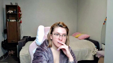 Reginasmilee in open purple robe teasing on webcam