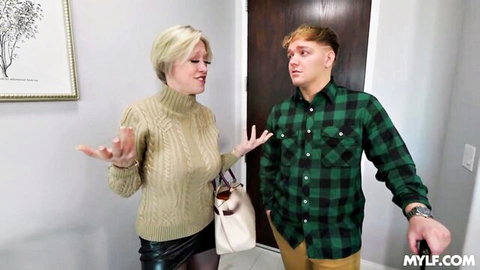 Dee Williams as busty stepmom shares room with stepson in teasing scene