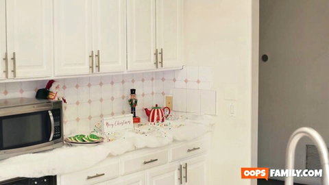 Festive Christmas kitchen setup for skinny blonde teen stepdaughter rough sex